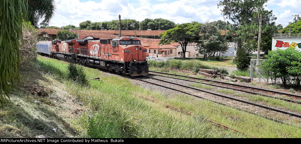 Locomotiva C44-9WM 9043 lider do Celulose 